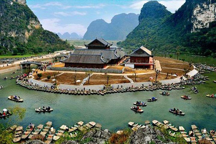 Hotspot Matrix: Biến Phương Oanh diện set đồ 50 thành cơ hội marketing đột phá